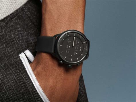 fossil hybrid smartwatch battery life.